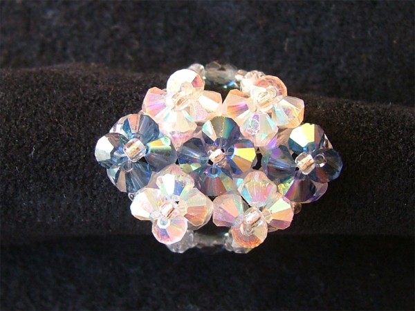 Marquise inverse, Une bague en verre de Bohme 