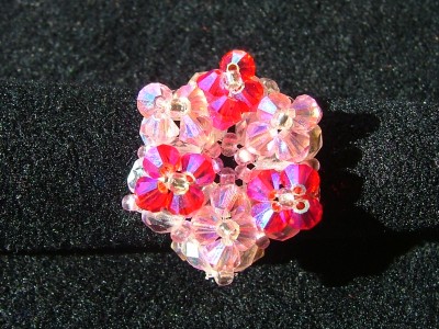 Floconette: perles de rocaille, strass et verre de Bohme