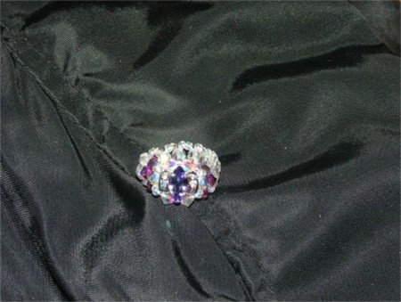 Mistinguette: perles de rocaille, strass et verre de Bohme
